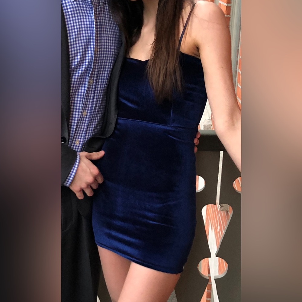 boohoo Velvet Body con Dress